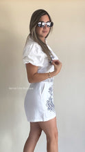 Load image into Gallery viewer, White &amp; Blue Flower Set
